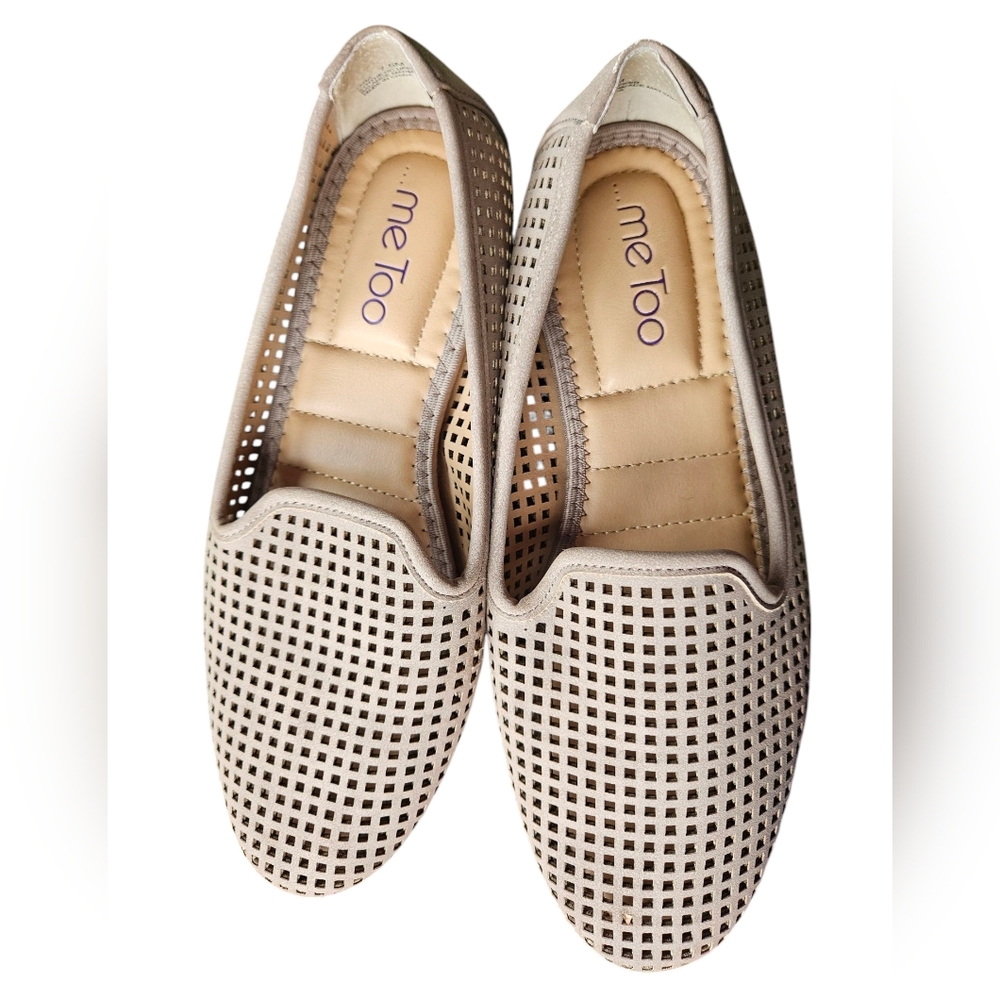 Me Too Women's Size 7.5 M Yana Loafers Flats Perforated Slip On Beige